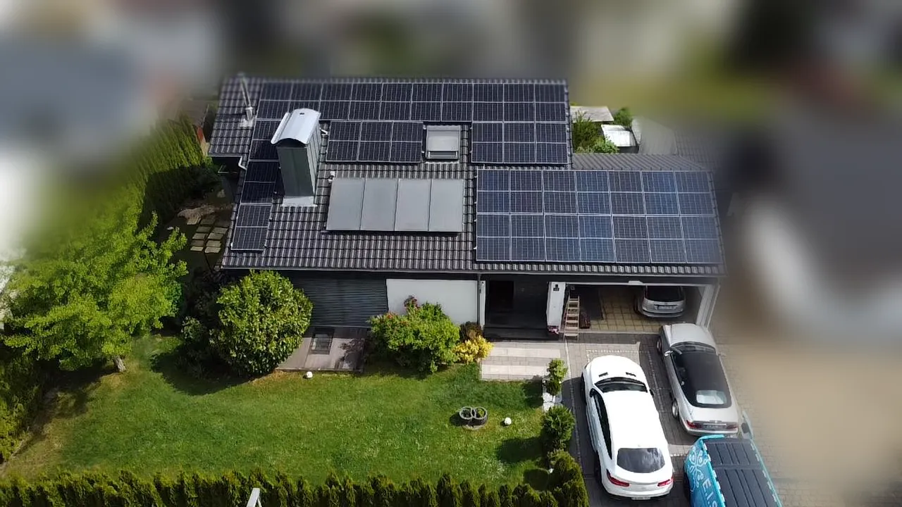 Photovoltaik-Dachanlage auf einem Wohnhaus — E.I.S Elektrotechnik