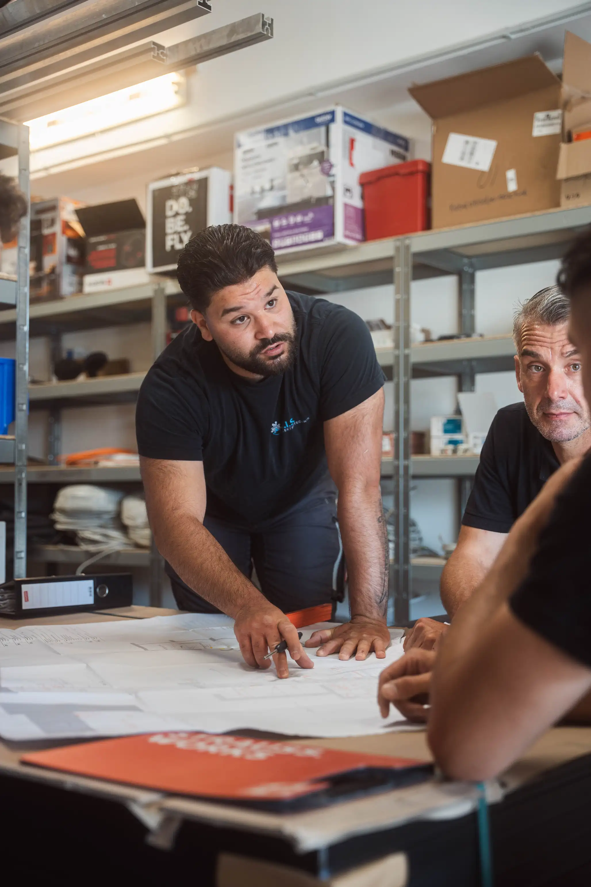 Planung und Auslegung im Büro — E.I.S Elektrotechnik